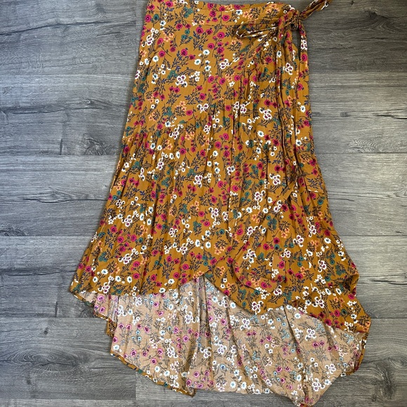 Hayden LA floral midi wrap skirt - Picture 1 of 3